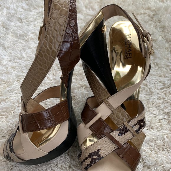 Michael Kors Plaftorm Heels, size 9 - Picture 3 of 11